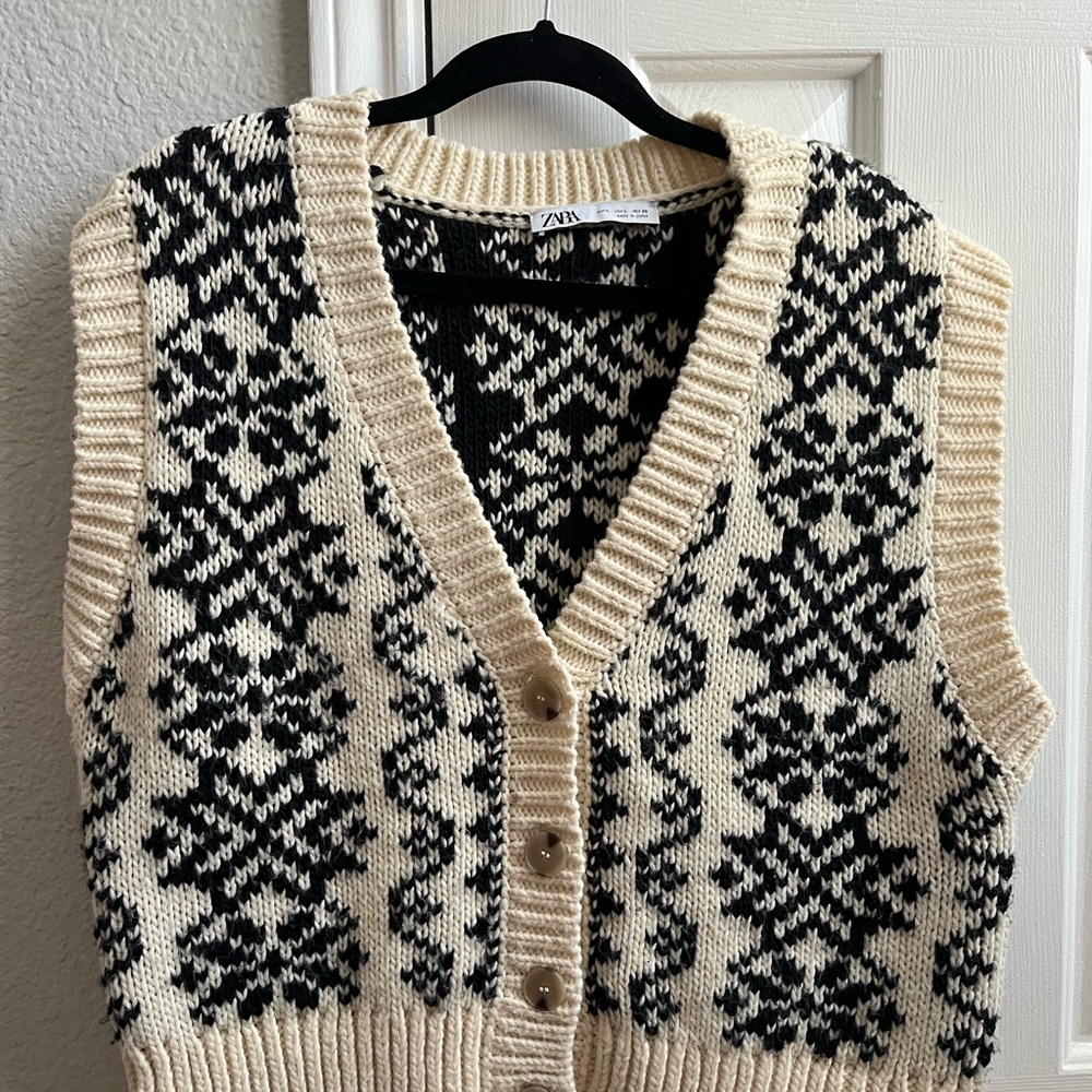 Zara Black and Cream Knit Sweater Vest